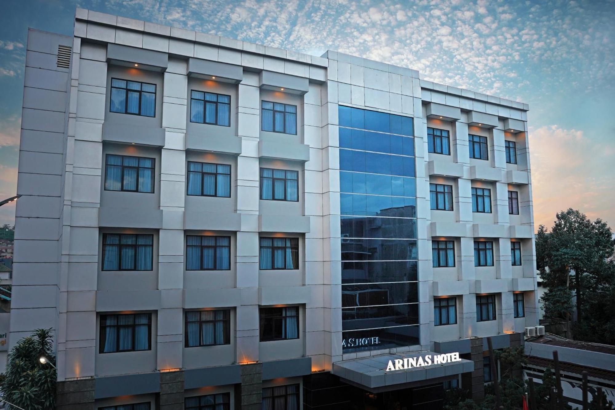 Arinas Hotel Бандар-Лампунг Экстерьер фото