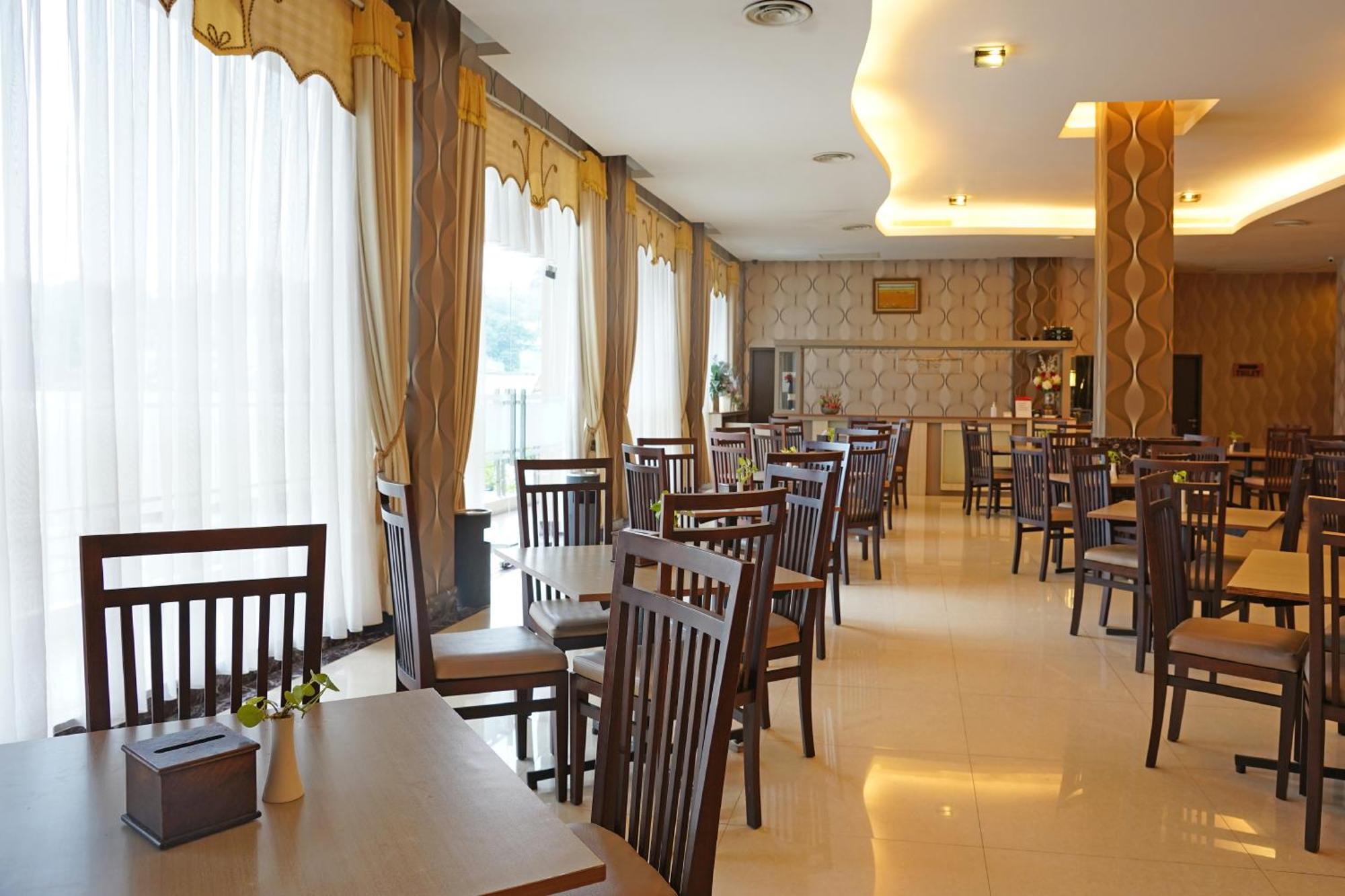 Arinas Hotel Бандар-Лампунг Экстерьер фото